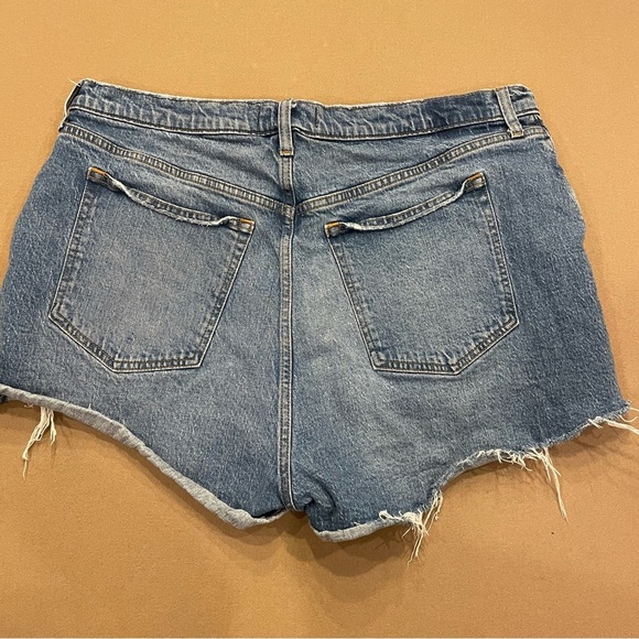 Abercrombie & Fitch Curve Love The Mom Short High Rise Distressed Size 34/18 - Picture 5 of 11